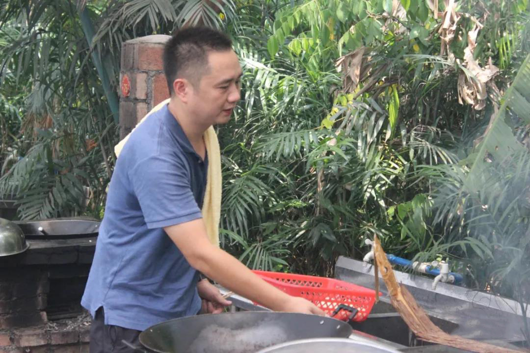 ee4cd6e62a580ed657af5c01f05bcaf0.jpg 12.jpg